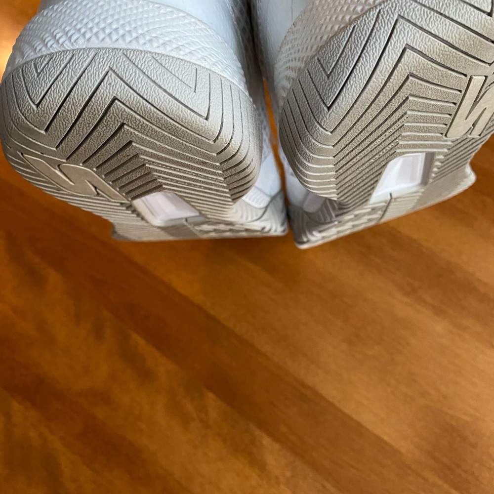 White Skechers Viper Court Pro, size 9M